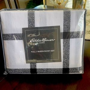 New Eddie Bauer home queen duvet set Color black/white plaid 100% Cotton